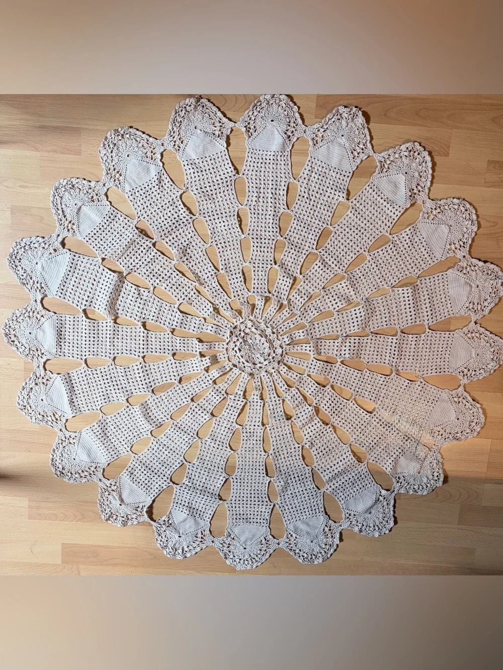 Vintage round pinwheel pineapple crochet cream cotton tablecloth (52”diameter)